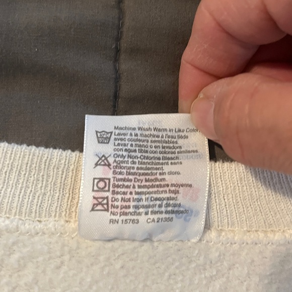 Vintage 1980’s Christmas Theme White Sweatshirt - Picture 8 of 9